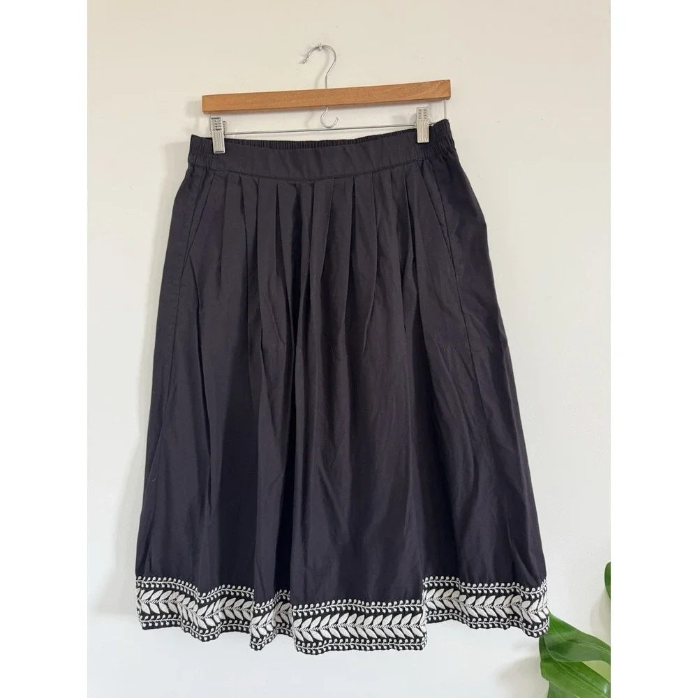 J.Crew Skirt Women's Small‎ Black Embroidered Hem A-Line Skirt Elastic Waist